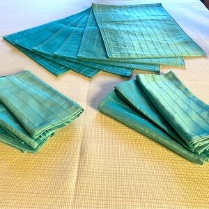 AQUA / TEAL RETRO PATTERNED CLOTH PLACEMATS AND NAPKINS.